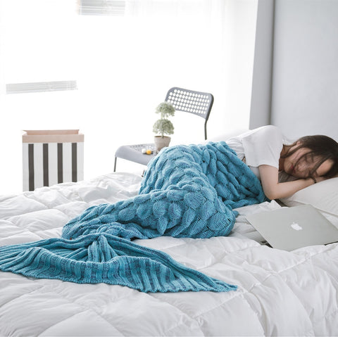 Knitted Mermaid Tail Blanket  |  soft knitted wearble blanket in under-sea-style