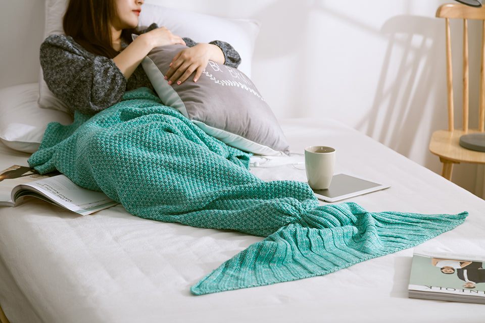 Knitted Mermaid Tail Blanket  |  soft knitted wearble blanket in under-sea-style