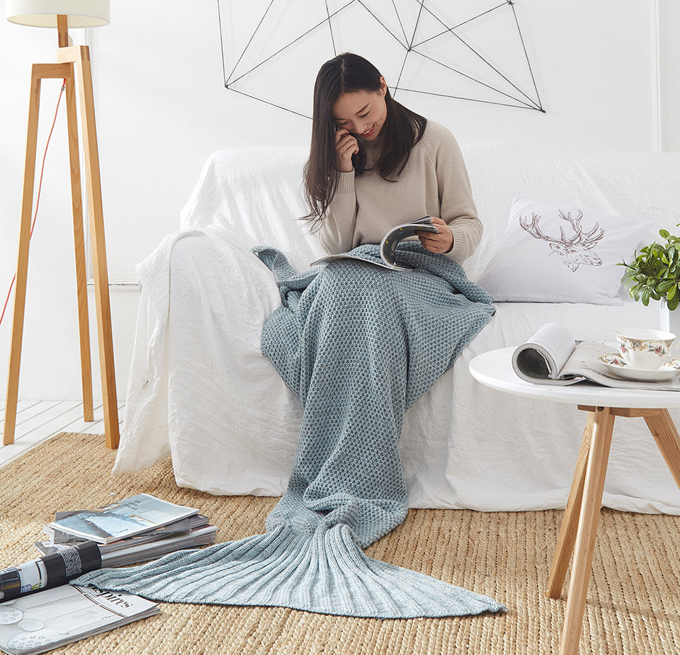Knitted Mermaid Tail Blanket  |  soft knitted wearble blanket in under-sea-style
