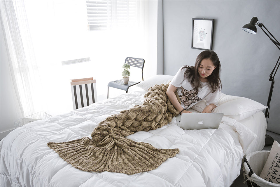 Knitted Mermaid Tail Blanket  |  soft knitted wearble blanket in under-sea-style